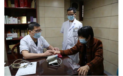 曹文新：精研數(shù)寸銀針弘仁術(shù)，擅用一雙巧手濟(jì)蒼生！
