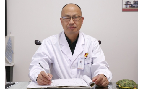 喜訊！熱烈祝賀馬志忠主任榮獲第二屆國醫(yī)大師劉志明（湘潭）中醫(yī)藥發(fā)展貢獻(xiàn)獎，并入選全國基層名老中醫(yī)藥專家傳承工作室建設(shè)項(xiàng)目
